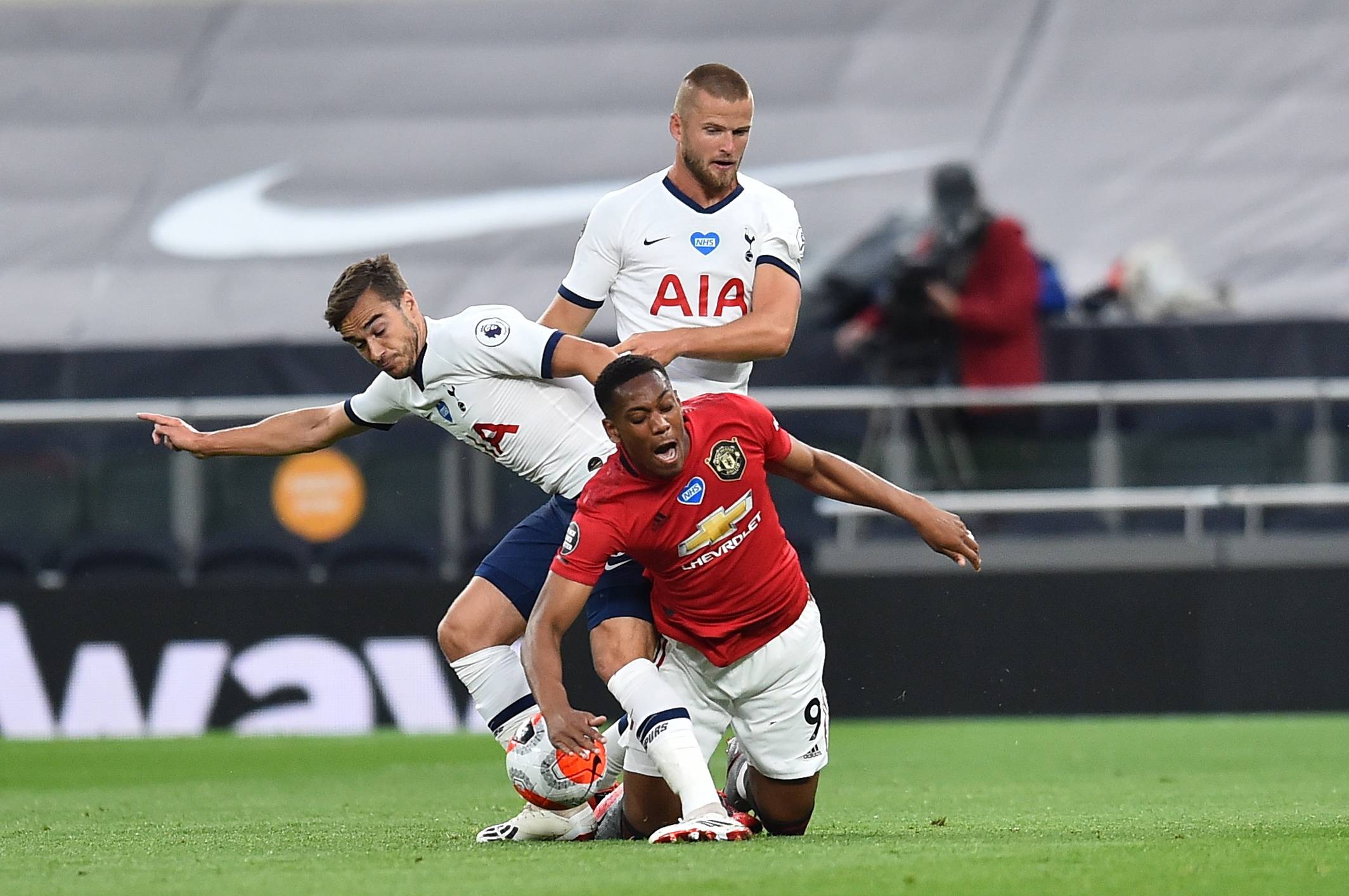 中超冠军数排行：海港4次夺冠并列第二，广州恒大8冠遥遥领先（中超夺冠次数榜：广州恒大8冠领跑，海港4冠并列第二）