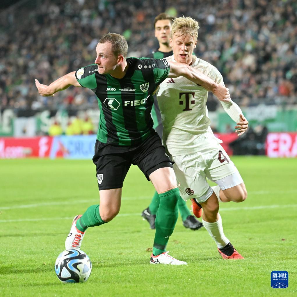 记者：皇马更衣室很团结，球员私下进行了交流以保持竞技表现（记者称皇马队内氛围融洽，球员私下沟通以维持竞技状态）