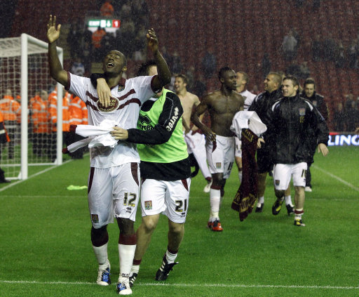 英超：曼城主场4-1大胜南安普顿（英超：曼城主场4比1击败南安普顿）