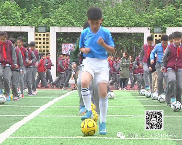 逆天，挪威甲门将点球大战一脚将摆好的球踢走以干扰对方（离谱！挪威甲门将在点球大战中一脚踢走摆好的球干扰对手）